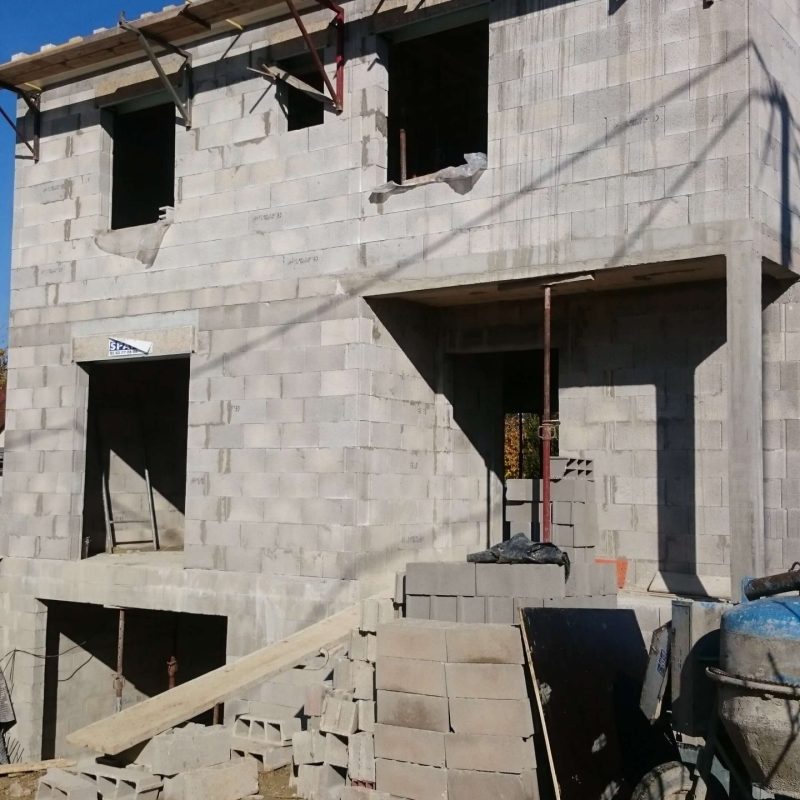 LCTB-Montage-des-murs-en-parpaings-scaled